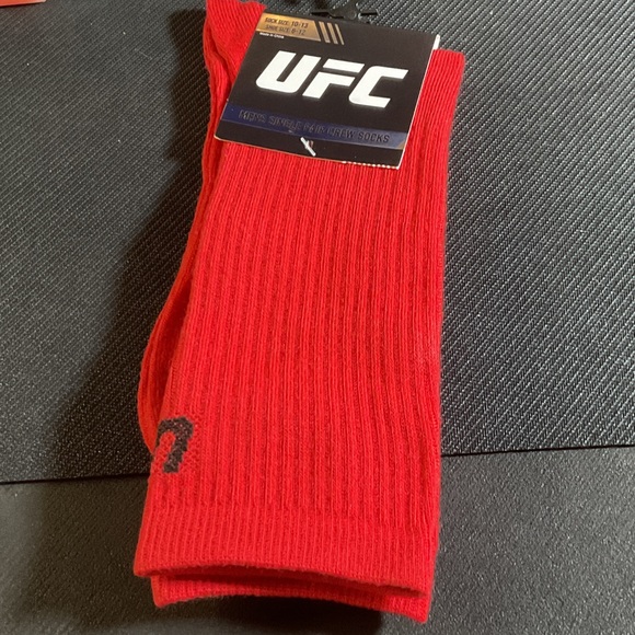 UFC Bold Red Athletic Socks - Picture 1 of 2
